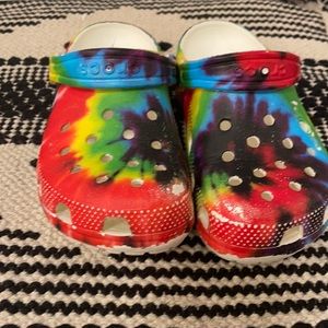 Kids size 13 multi tie dye design crocs clogs in good condition